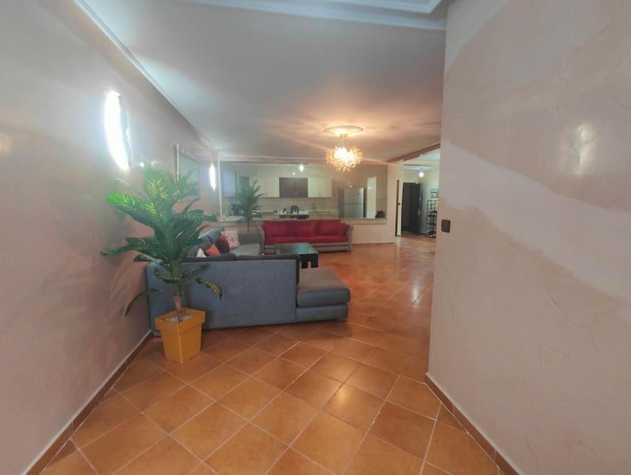 Luxury Oceanview With Balcony, Fast Wi-fi & Ac Apartment *